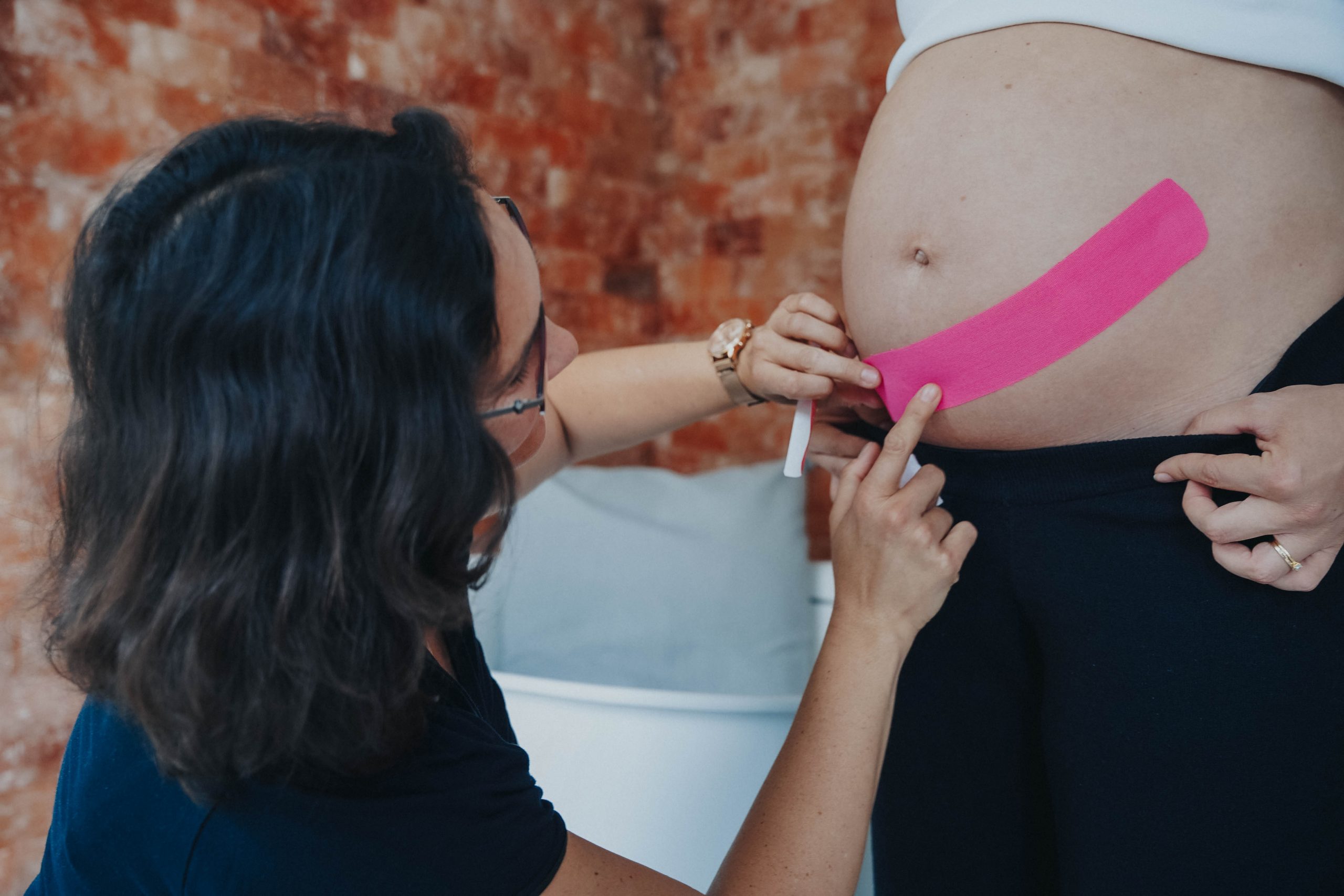 Taping ist eines der Hebammenangebote in Dresden